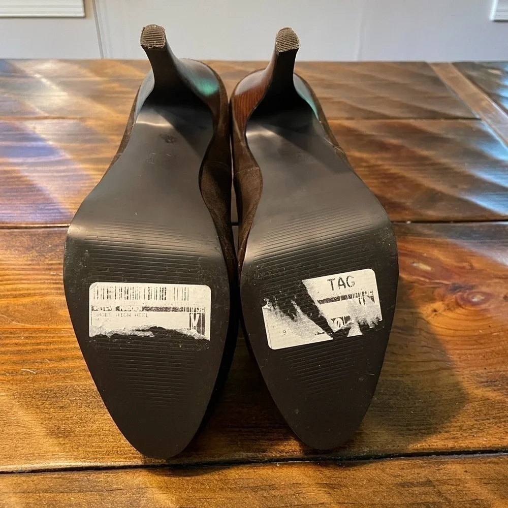 NWT Women’s Steve Madden Trishia brown suede booties SIZE 9.5